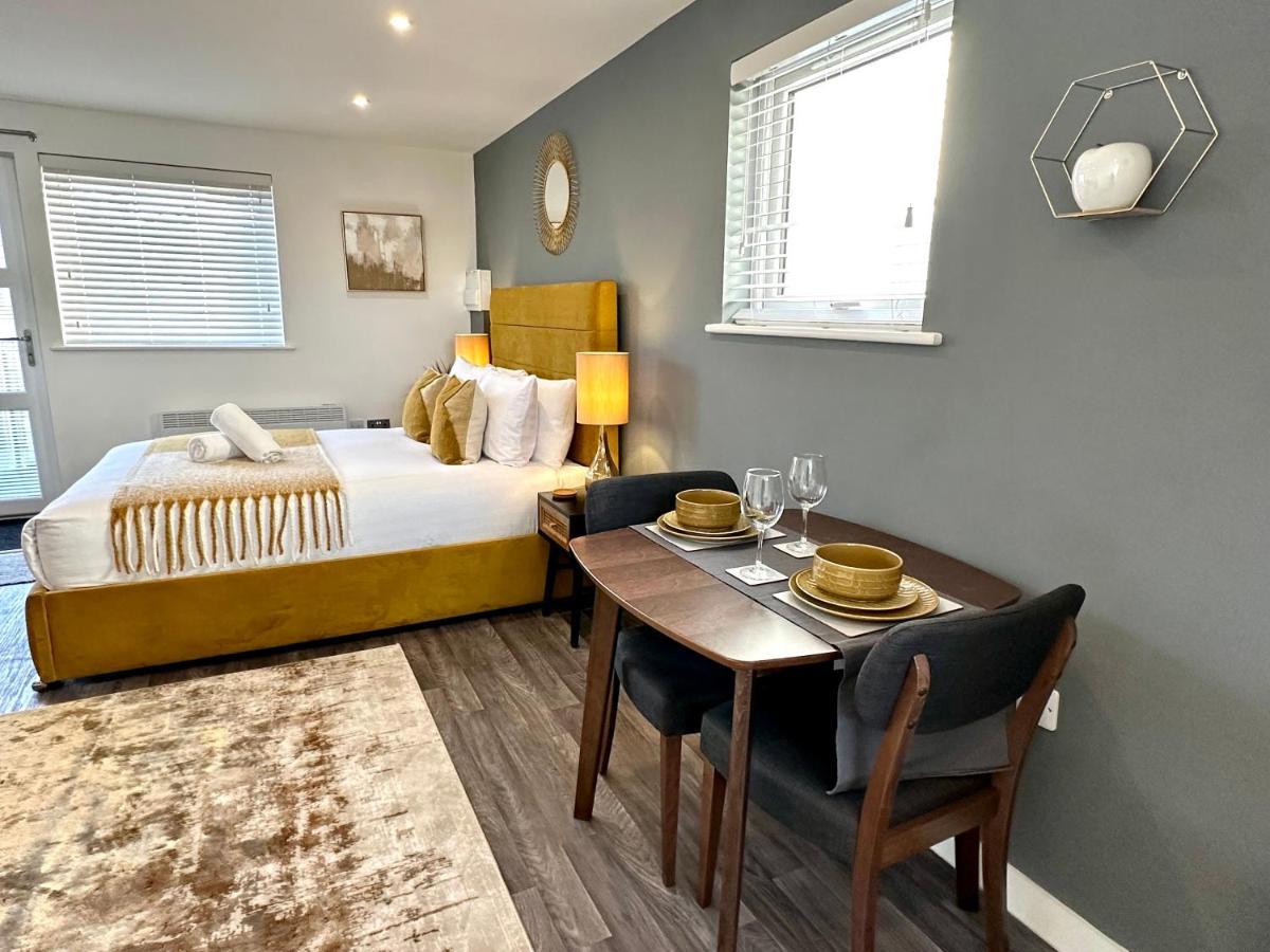 A Cozy Hideaway With Balcony - Close To Beach Bournemouth Exteriér fotografie